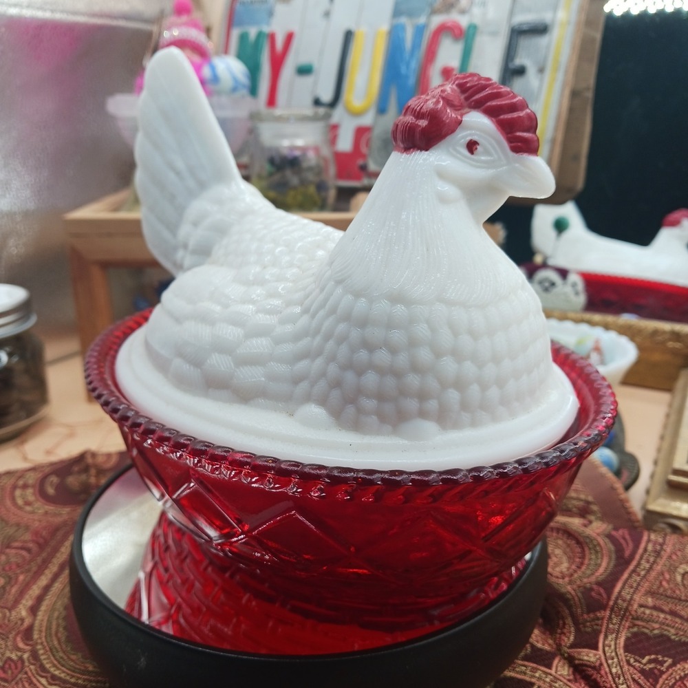 Vtg WESTMORELAND Milk Glass Hen On Amberina Nest SPLIT TAIL Holiday Marriage HON